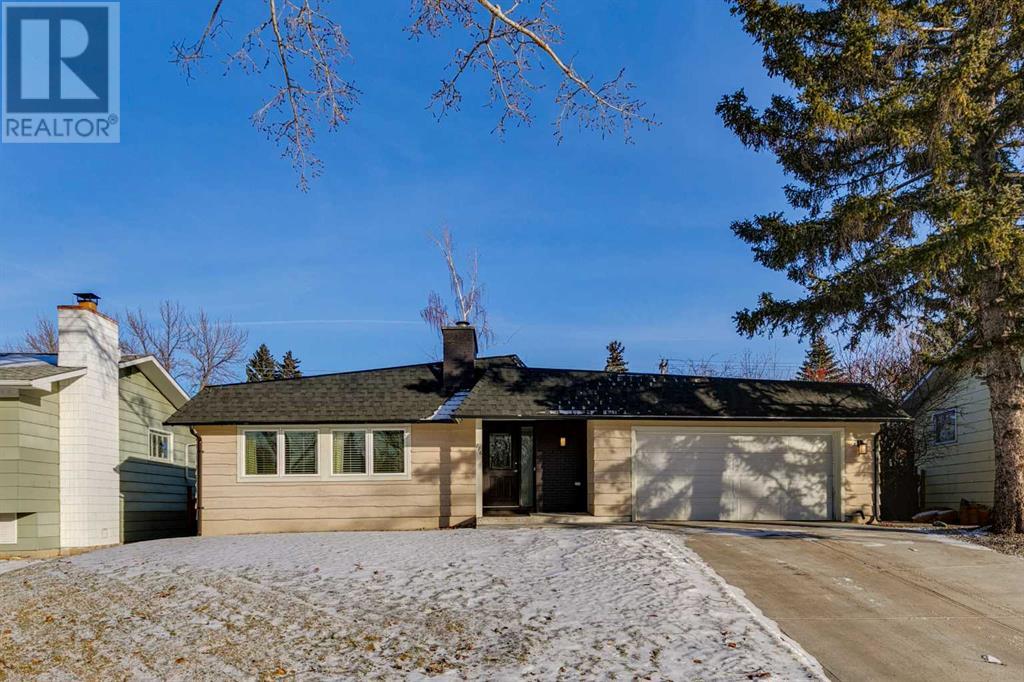 Property at 776 Acadia Drive SE image 1