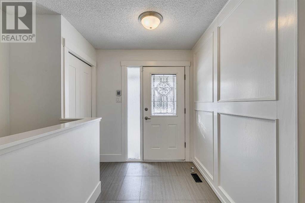Property at 776 Acadia Drive SE image 5