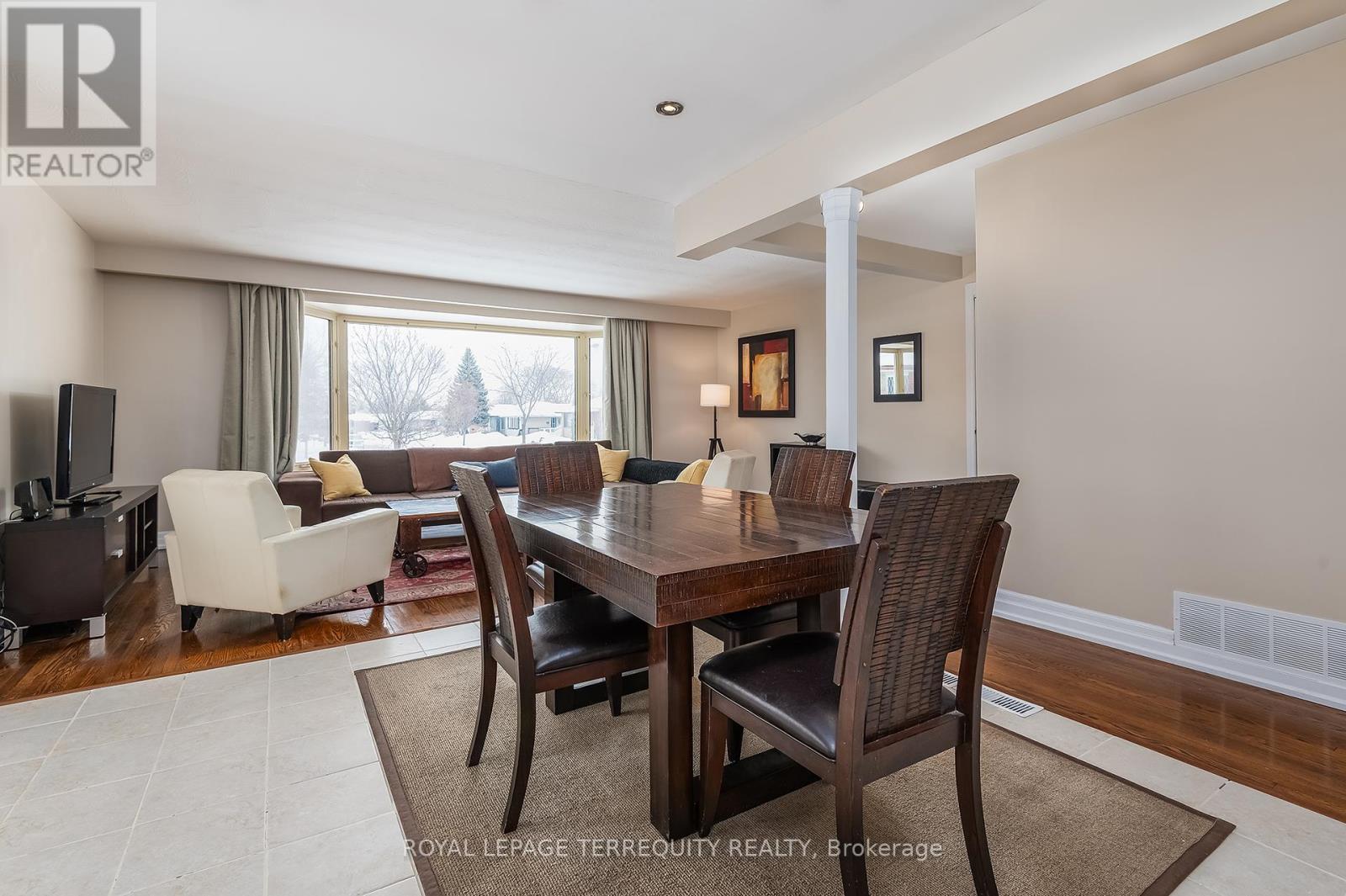 28 Thelmere Place, Toronto, Ontario  M9R 2B7 - Photo 12 - W11991137