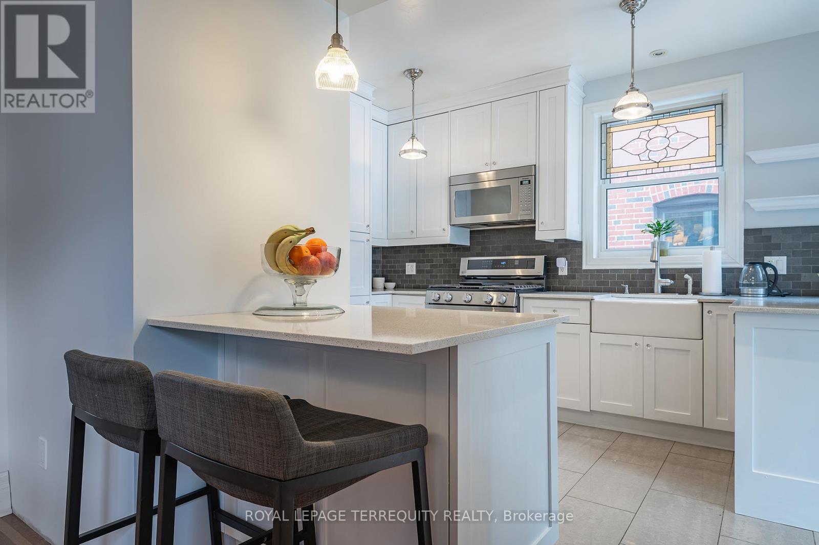 43 Old Mill Drive, Toronto, Ontario  M6S 4J8 - Photo 18 - W12002914