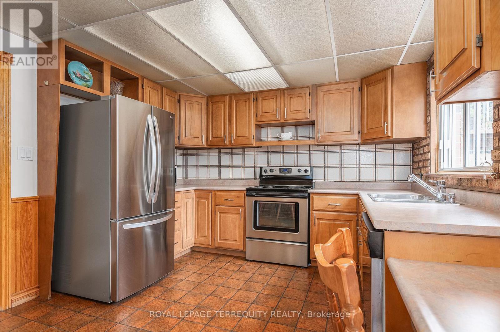 36 Breadner Drive, Toronto, Ontario  M9R 3M4 - Photo 14 - W12044694