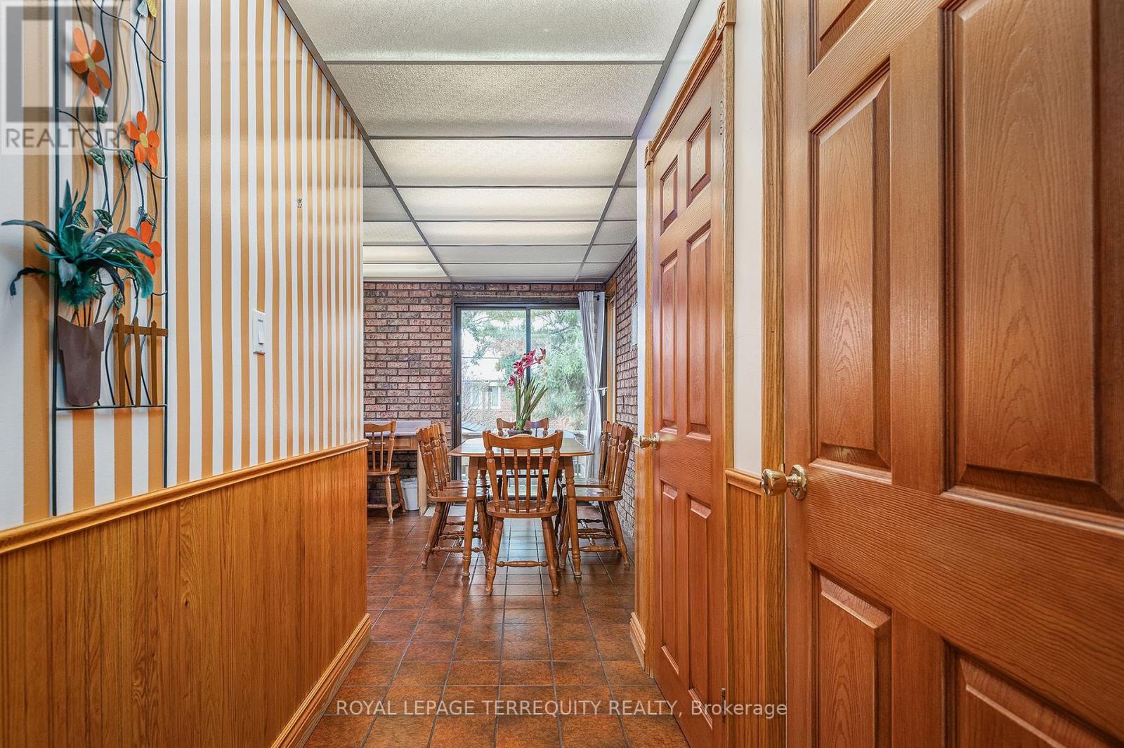 36 Breadner Drive, Toronto, Ontario  M9R 3M4 - Photo 9 - W12044694