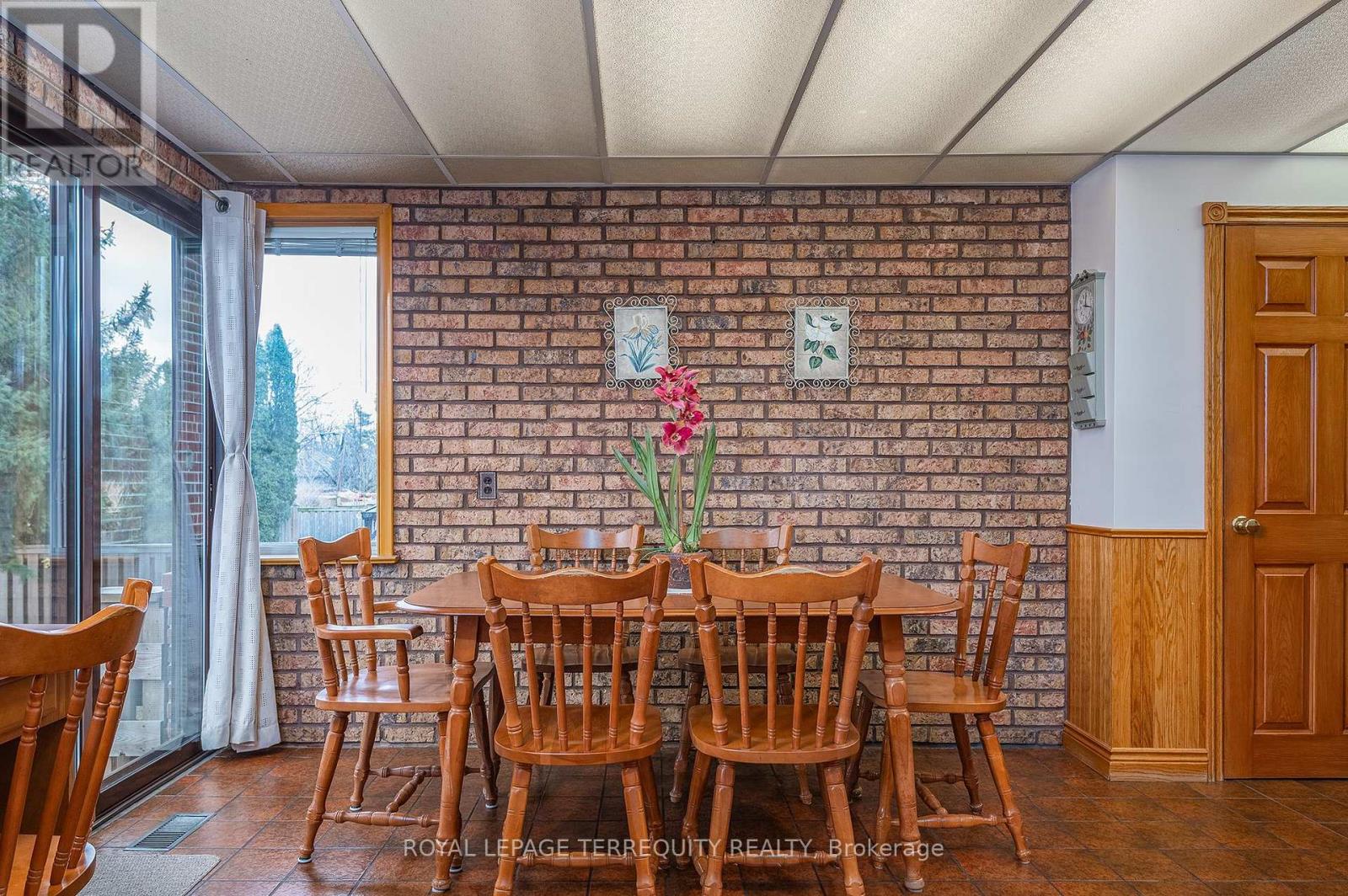 36 Breadner Drive, Toronto, Ontario  M9R 3M4 - Photo 11 - W12044694