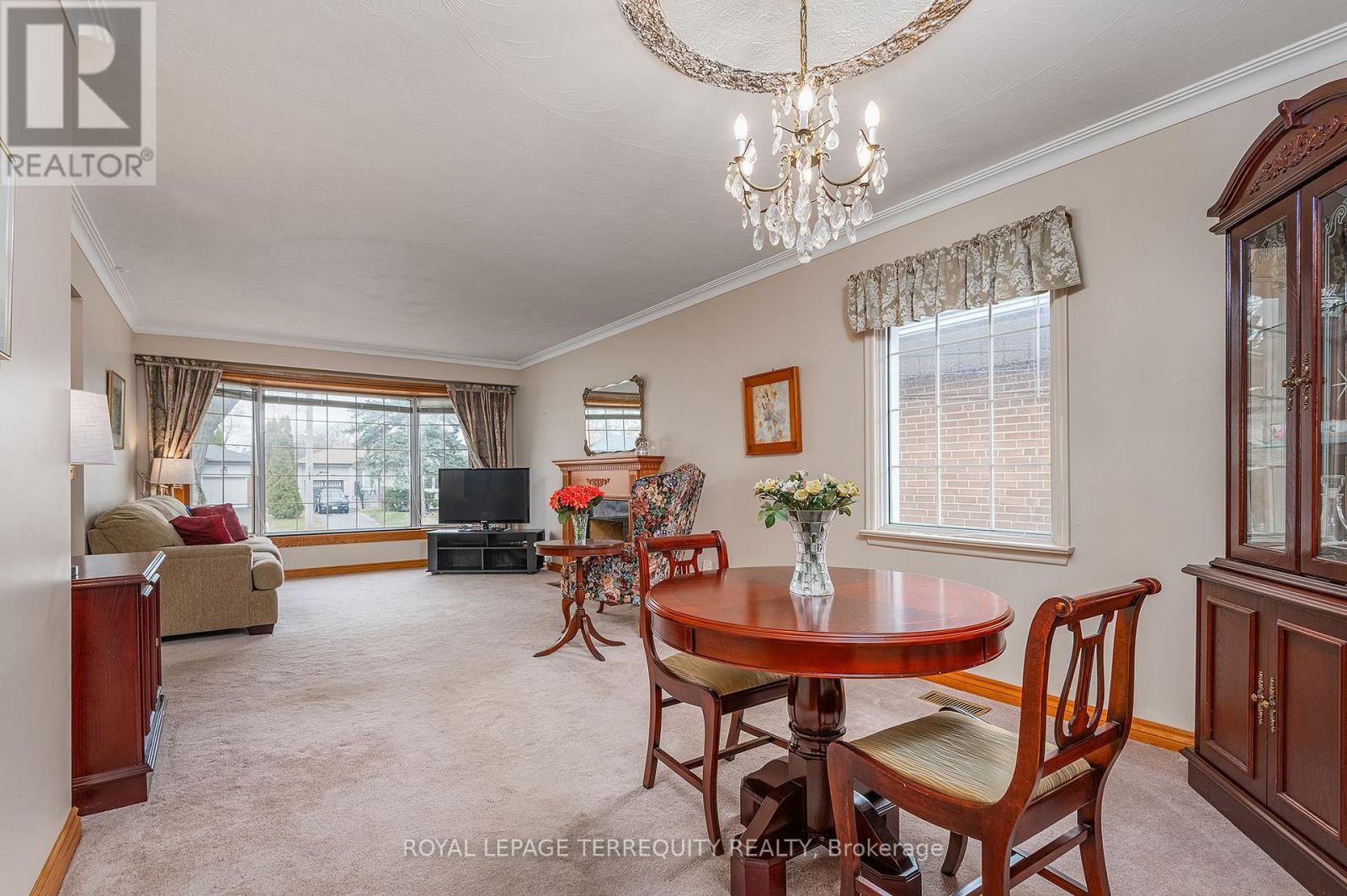 36 Breadner Drive, Toronto, Ontario  M9R 3M4 - Photo 8 - W12044694