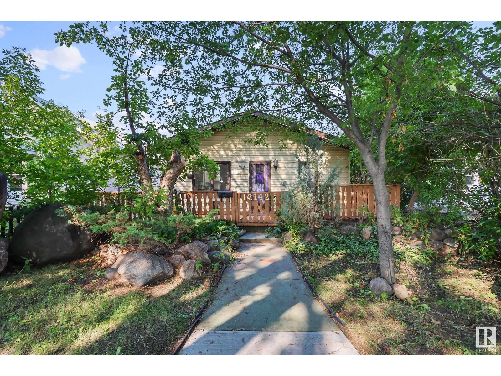 Property at 12142 95 ST NW image 1