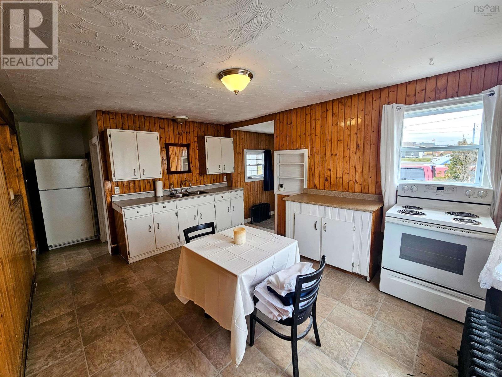115 Connaught Avenue, Glace Bay, Nova Scotia  B1A 4R4 - Photo 2 - 202508360