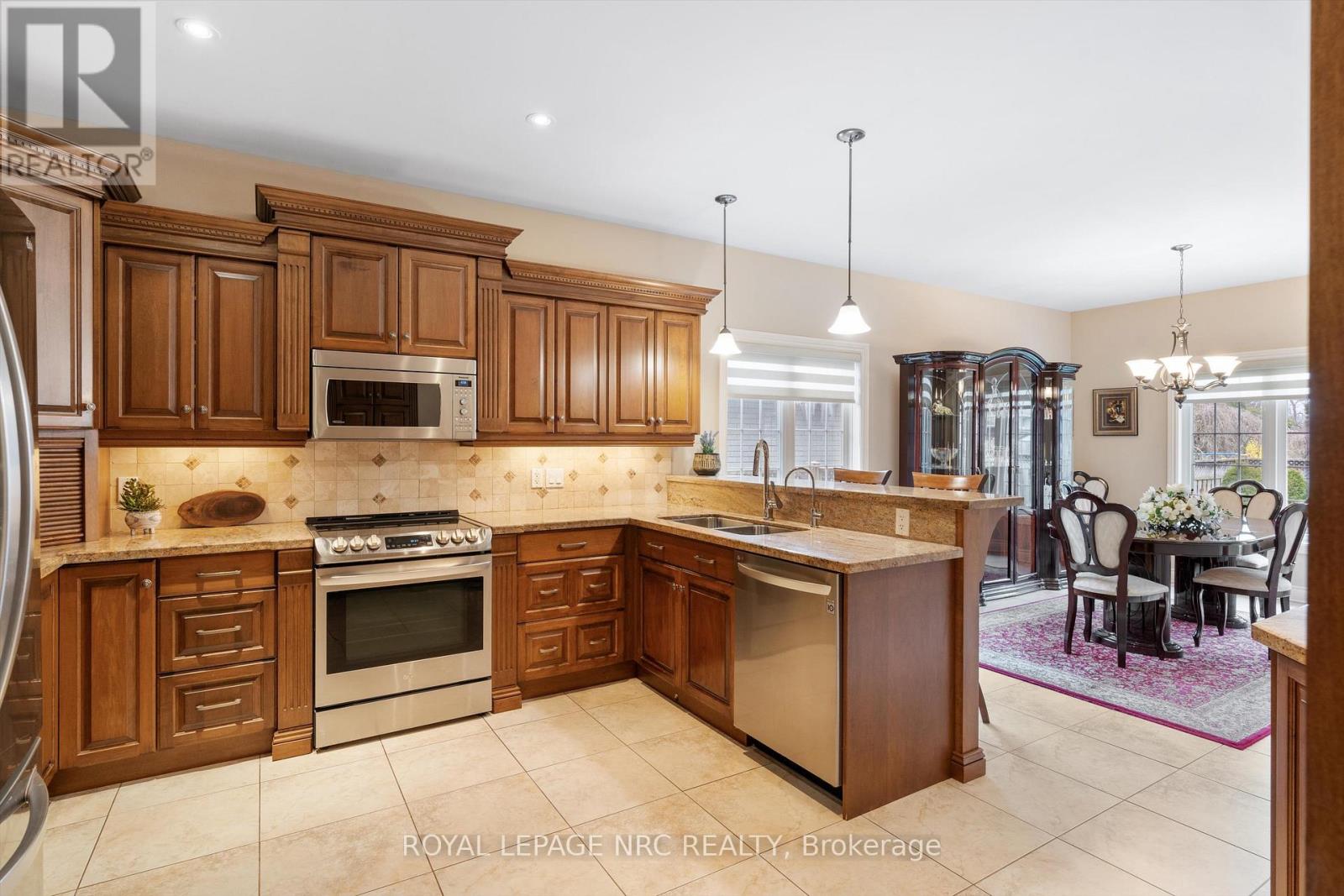 25 Kenworth Drive, St. Catharines, Ontario  L2M 4S4 - Photo 12 - X12093573