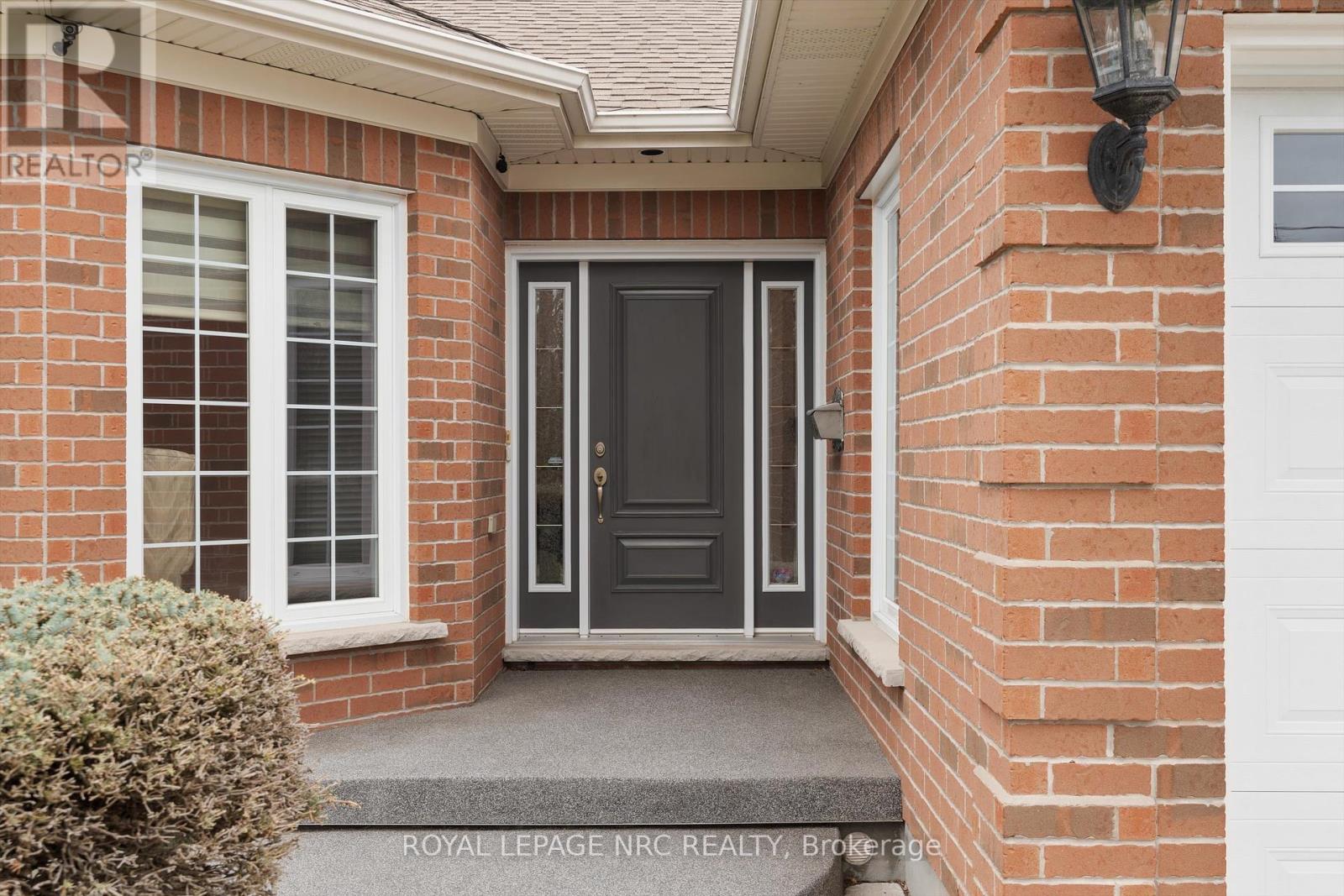 Property at 25 KENWORTH DRIVE image 4