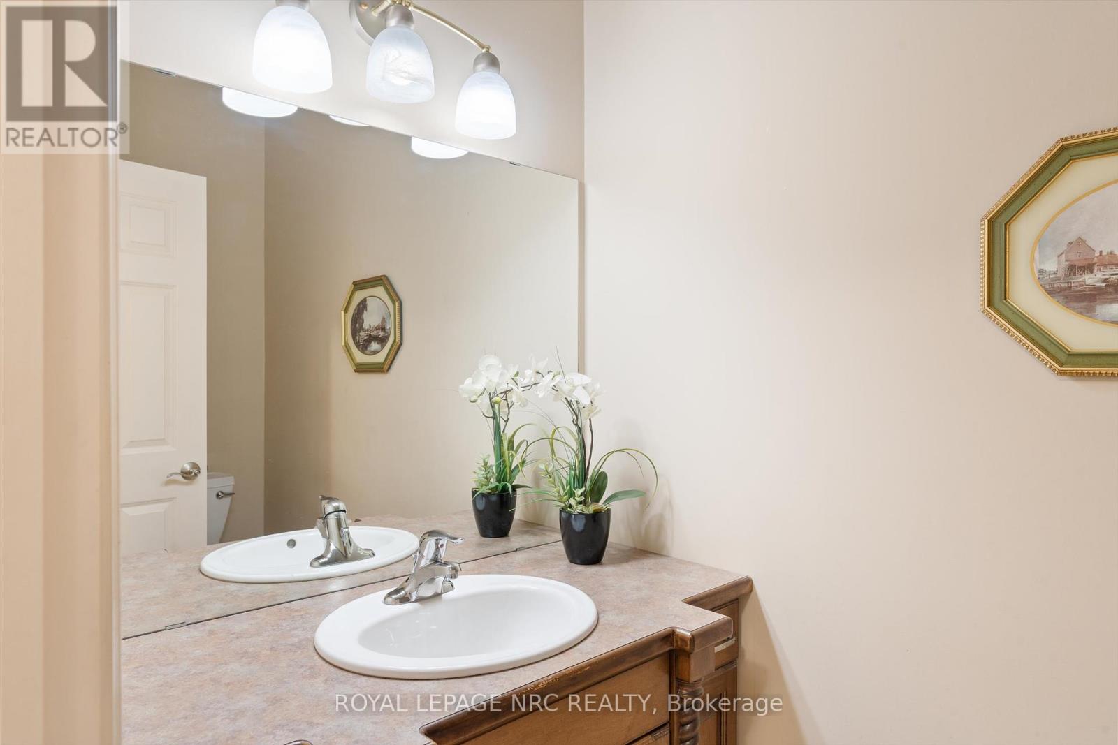 25 Kenworth Drive, St. Catharines, Ontario  L2M 4S4 - Photo 8 - X12093573