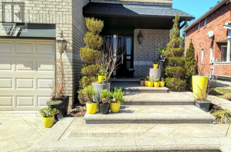 Property at 527 RAVINEVIEW WAY image 4