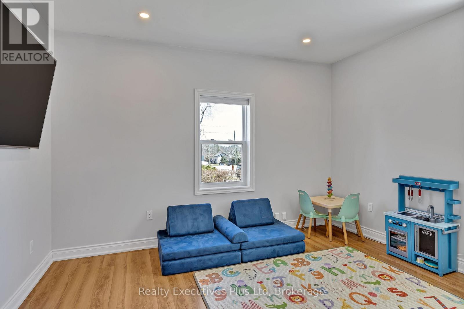 106 King Street, Kawartha Lakes, Ontario  K9V 1C9 - Photo 10 - X12093616