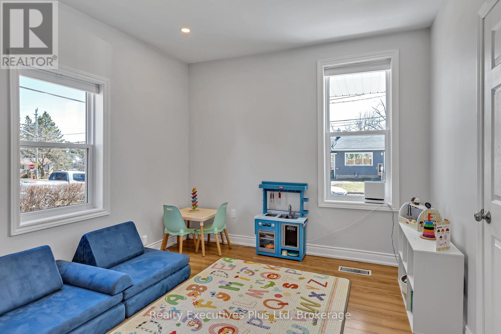 106 King Street, Kawartha Lakes, Ontario  K9V 1C9 - Photo 11 - X12093616