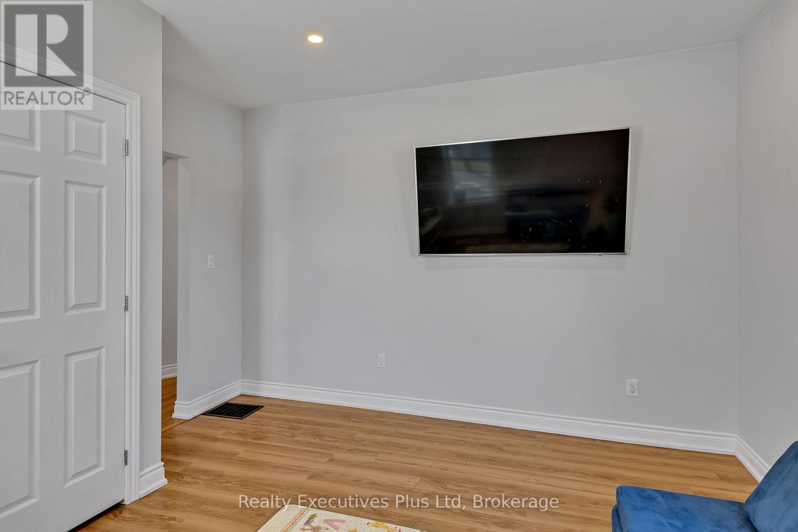 106 King Street, Kawartha Lakes, Ontario  K9V 1C9 - Photo 12 - X12093616