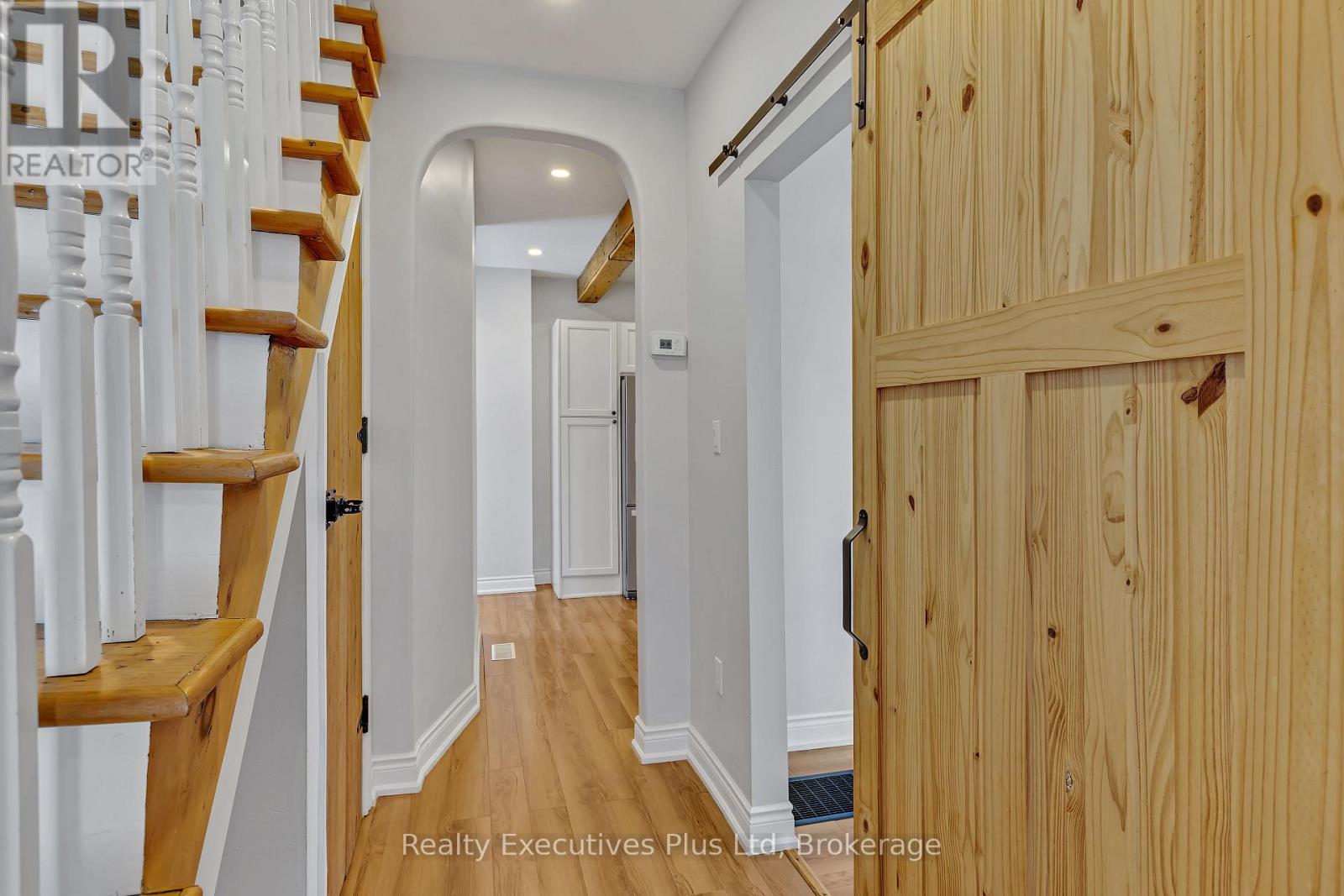 106 King Street, Kawartha Lakes, Ontario  K9V 1C9 - Photo 9 - X12093616