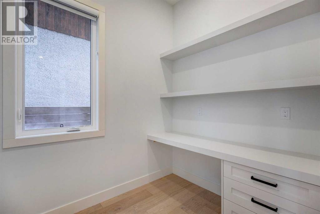 Property at 1109 41 Street SW image 4