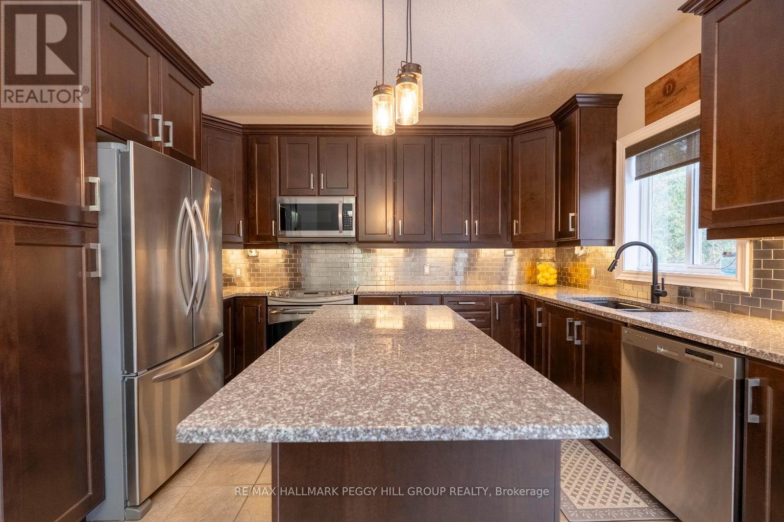 Property at 513 MAPLEVIEW DRIVE E image 3