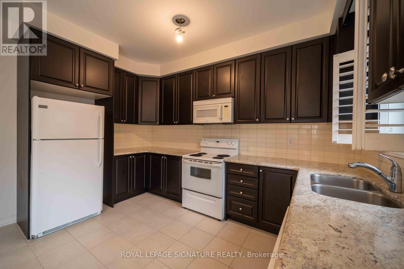 5570 Meadowcrest Avenue, Mississauga, Ontario  L5M 0V1 - Photo 10 - W12093485
