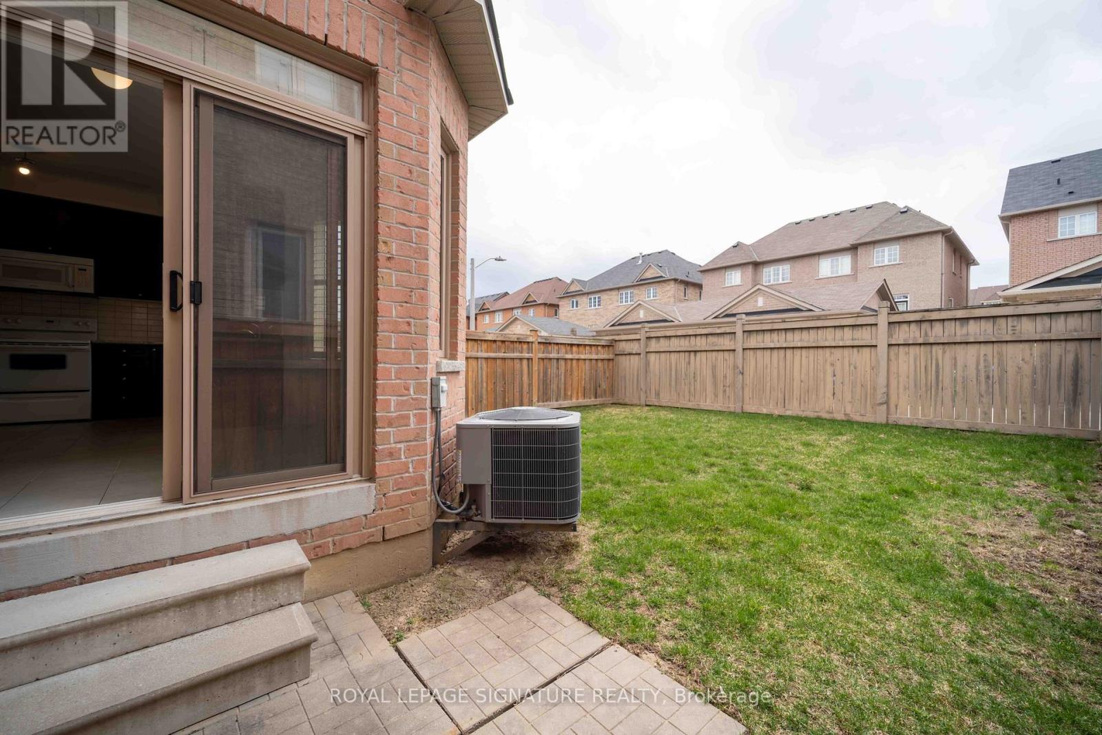 5570 Meadowcrest Avenue, Mississauga, Ontario  L5M 0V1 - Photo 29 - W12093485