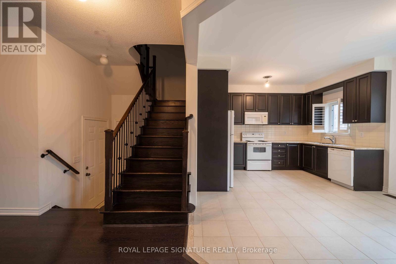 5570 Meadowcrest Avenue, Mississauga, Ontario  L5M 0V1 - Photo 7 - W12093485