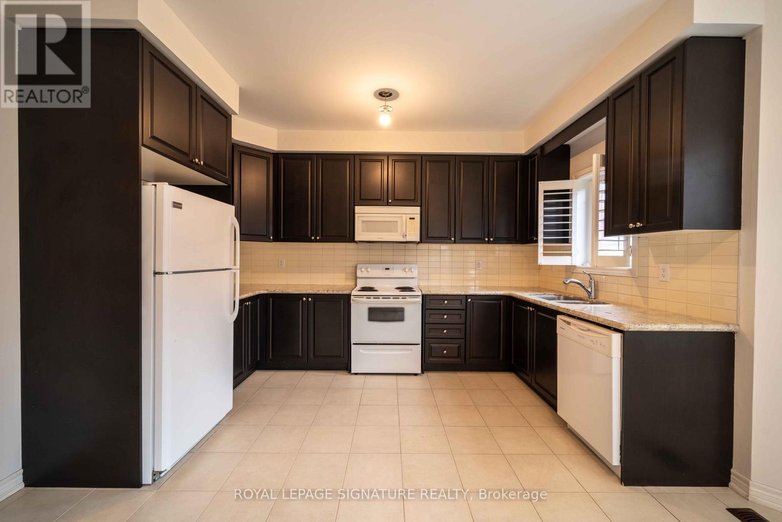 5570 Meadowcrest Avenue, Mississauga, Ontario  L5M 0V1 - Photo 9 - W12093485