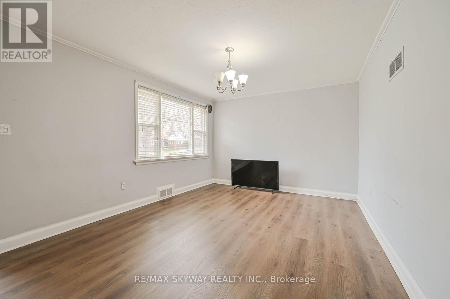 156 Mill Street S, Brampton, Ontario  L6Y 1T6 - Photo 9 - W12093509