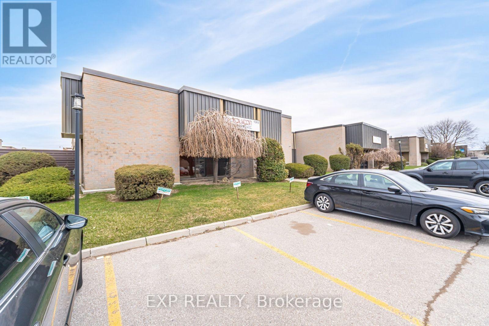 1303 Matheson Boulevard E, Mississauga, Ontario  L4W 1R1 - Photo 2 - W12093522