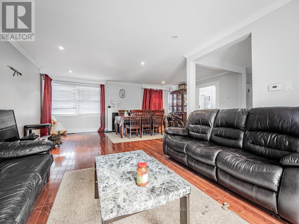18 Armstrong Street, Brampton, Ontario  L6W 1W6 - Photo 6 - W12093605