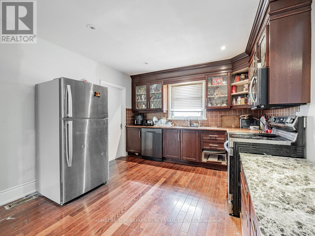 18 Armstrong Street, Brampton, Ontario  L6W 1W6 - Photo 7 - W12093605