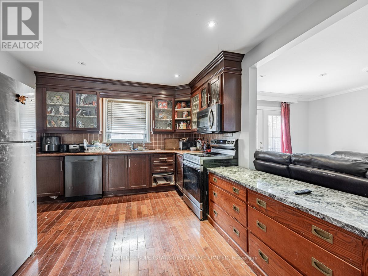 18 Armstrong Street, Brampton, Ontario  L6W 1W6 - Photo 8 - W12093605