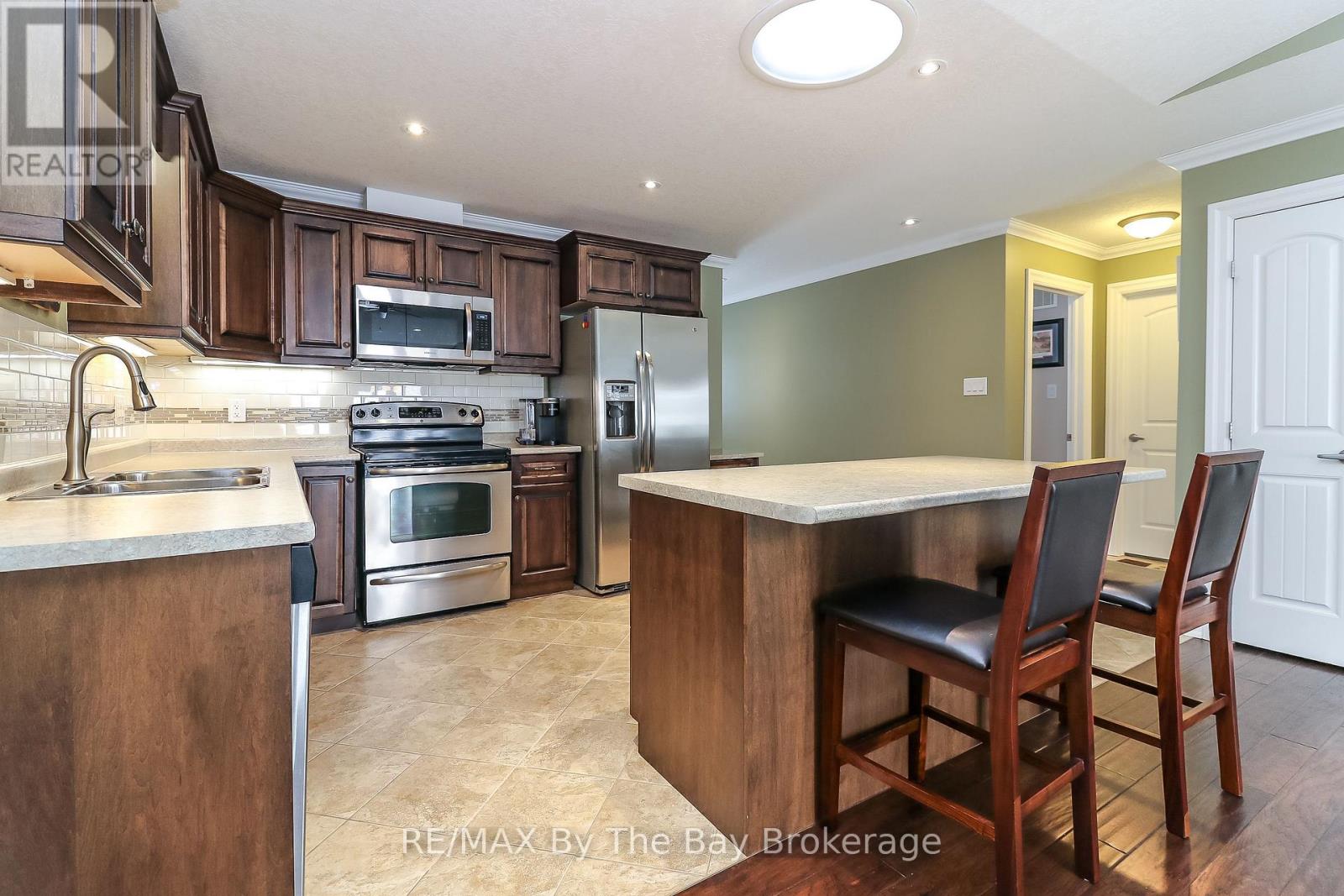 Property at 1 GARDEN GROVE CRESCENT image 3