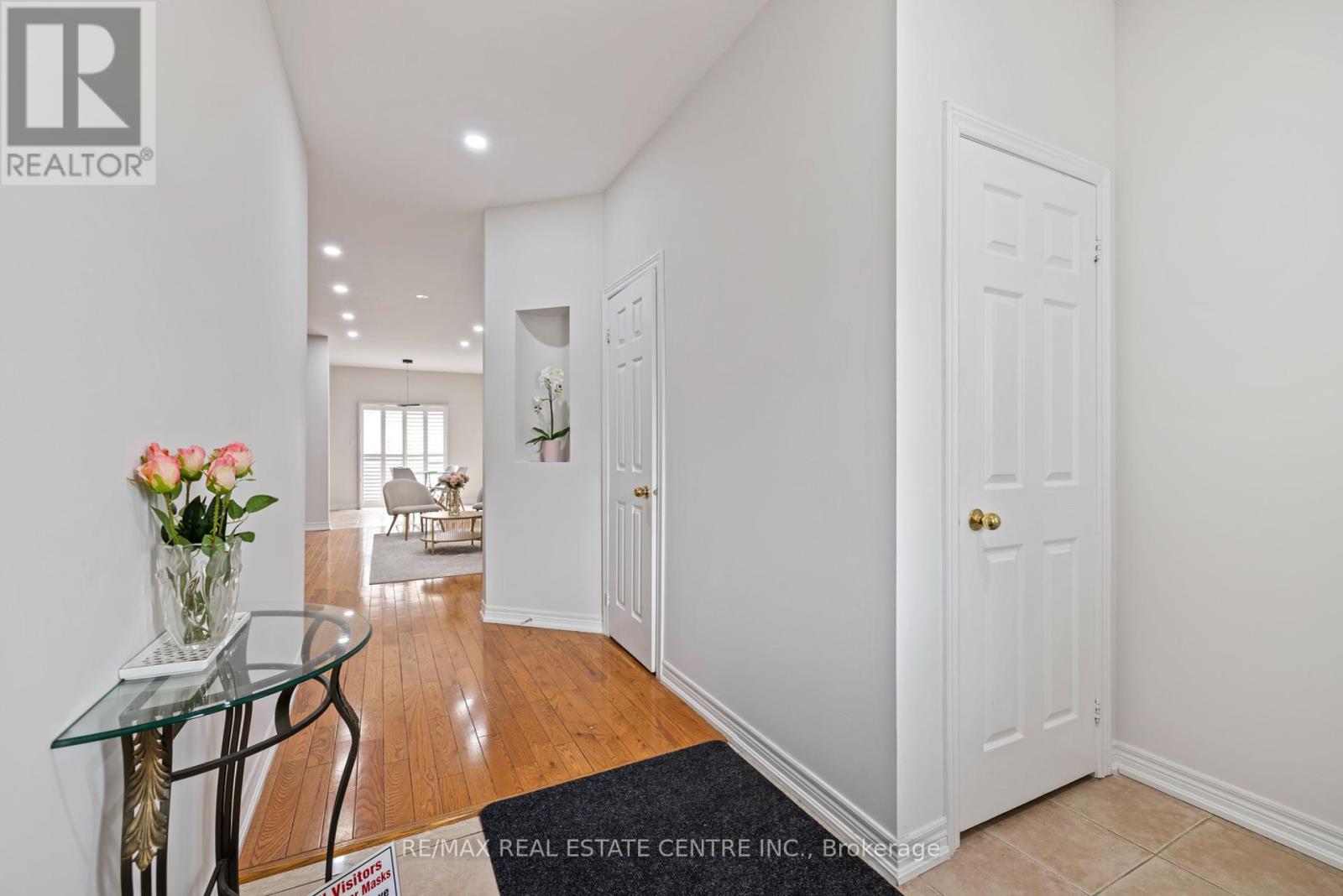 Property at 108 OZNER CRESCENT image 3