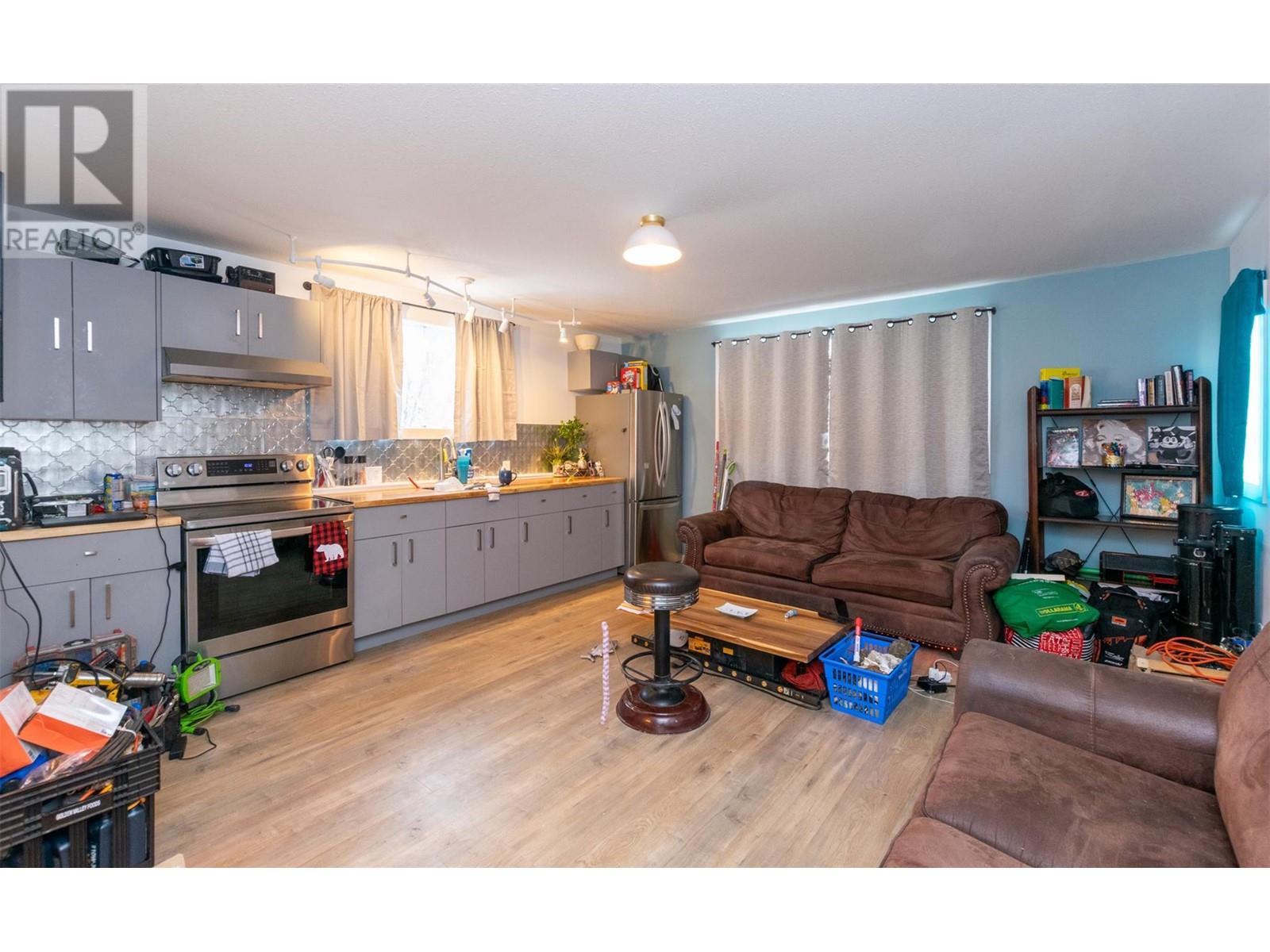 713 Russell Avenue, Enderby, British Columbia  V0E 1V1 - Photo 2 - 10333833