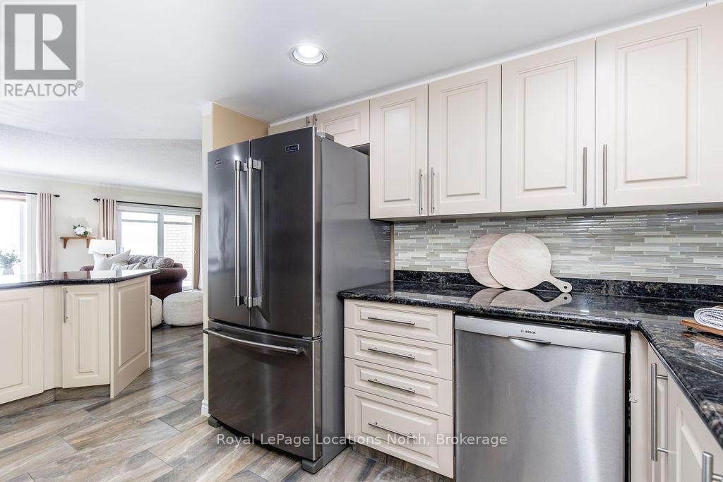 6 - 4 Beck Boulevard, Penetanguishene, Ontario  L9M 2H3 - Photo 11 - S11923138