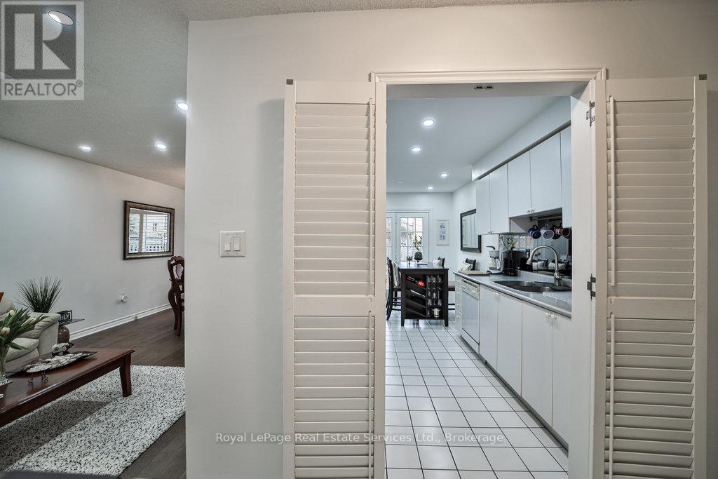 1387 Stonecutter Drive, Oakville (Ga Glen Abbey), Ontario  L6M 3C3 - Photo 14 - W12093687