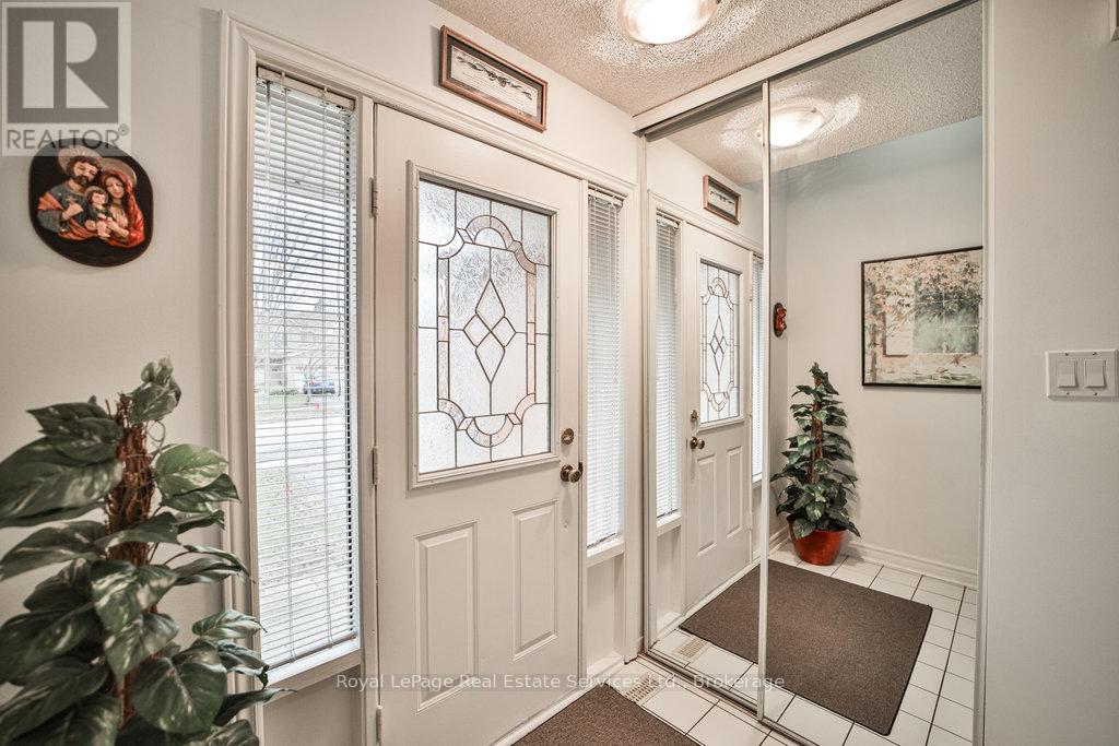 1387 Stonecutter Drive, Oakville (Ga Glen Abbey), Ontario  L6M 3C3 - Photo 3 - W12093687
