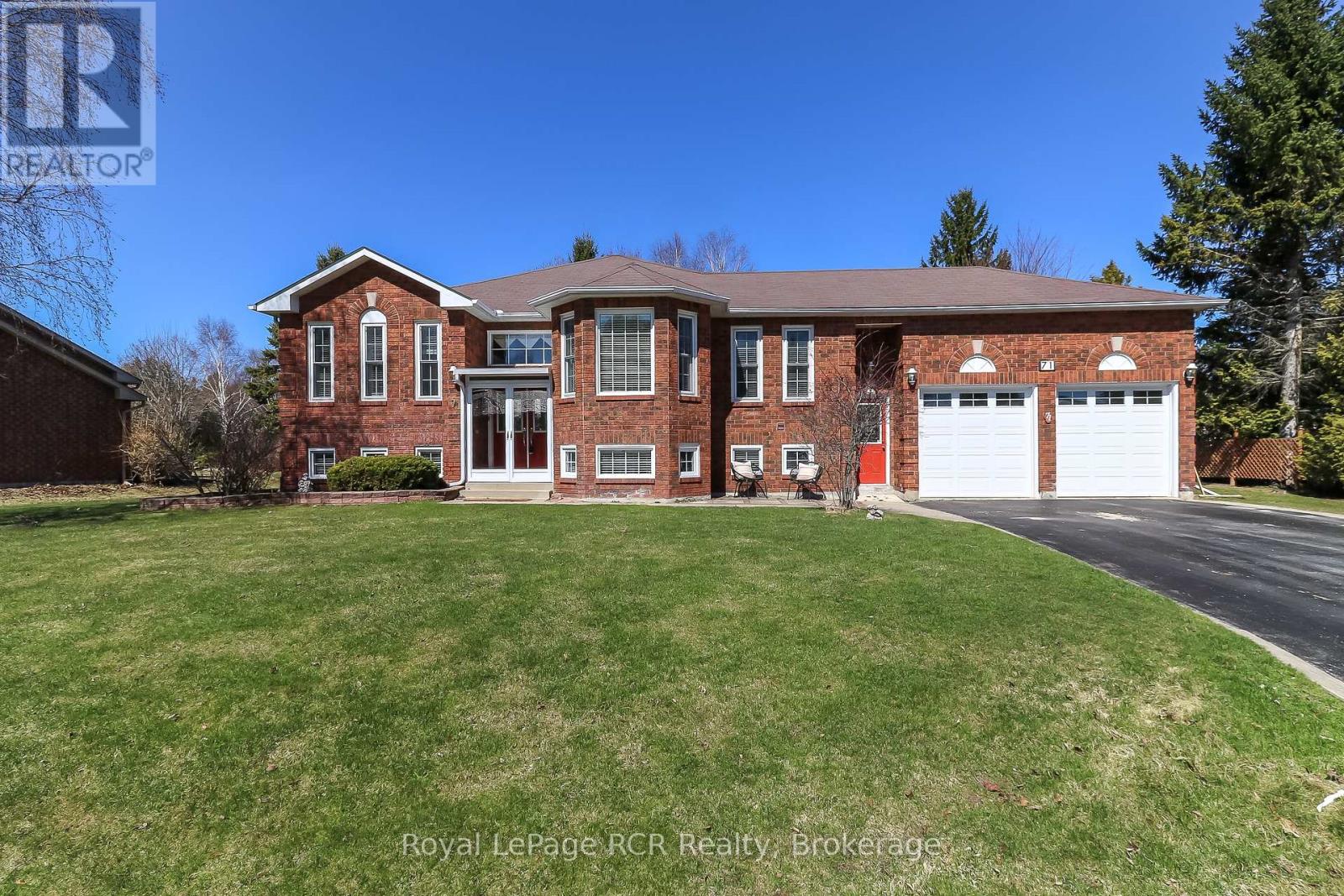 71 Fairway Crescent, Wasaga Beach, Ontario  L9Z 1B8 - Photo 1 - S12093719