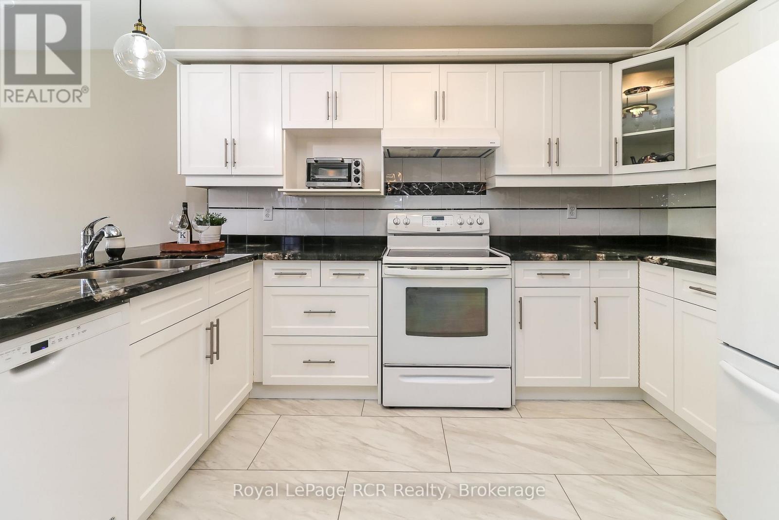 71 Fairway Crescent, Wasaga Beach, Ontario  L9Z 1B8 - Photo 11 - S12093719