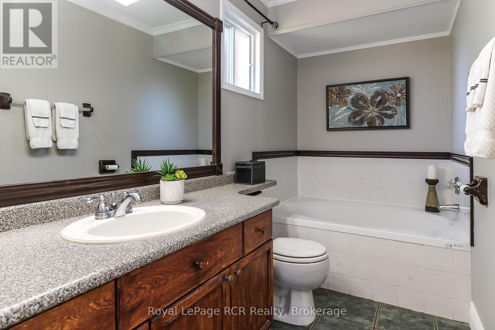 71 Fairway Crescent, Wasaga Beach, Ontario  L9Z 1B8 - Photo 15 - S12093719