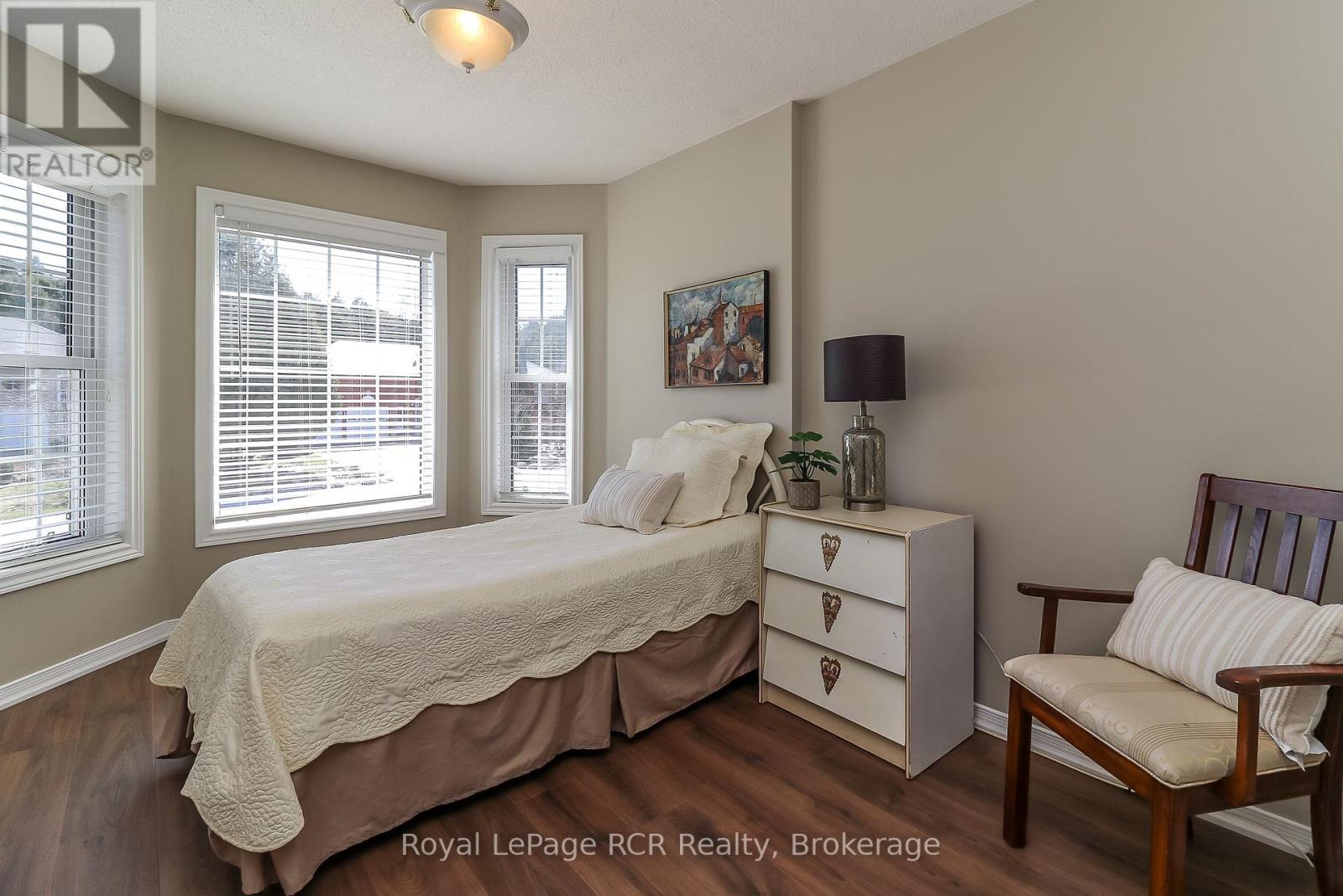 71 Fairway Crescent, Wasaga Beach, Ontario  L9Z 1B8 - Photo 17 - S12093719