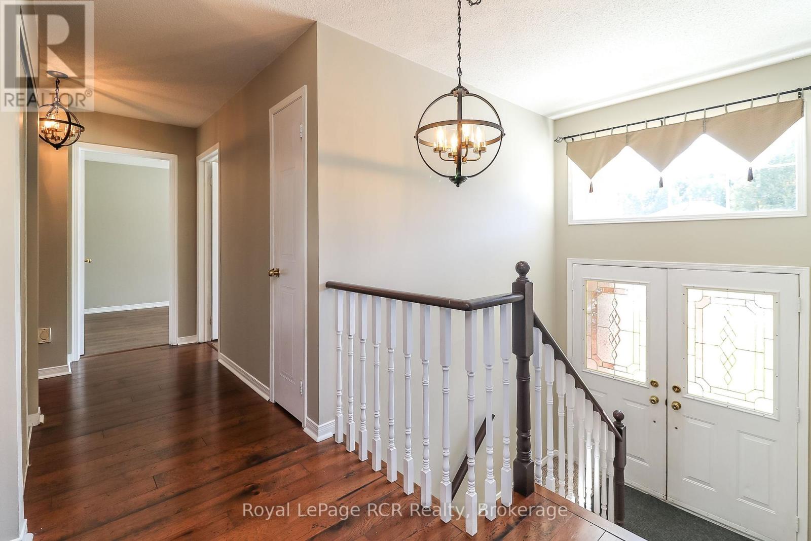 71 Fairway Crescent, Wasaga Beach, Ontario  L9Z 1B8 - Photo 2 - S12093719