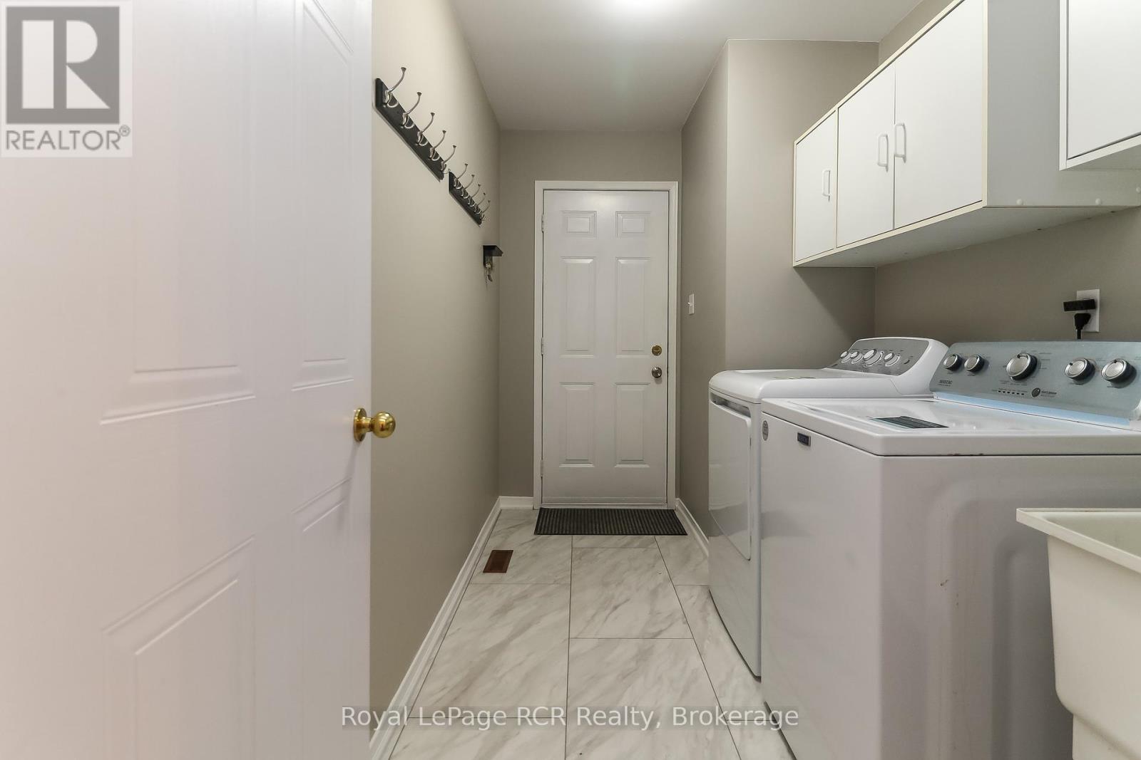 71 Fairway Crescent, Wasaga Beach, Ontario  L9Z 1B8 - Photo 20 - S12093719