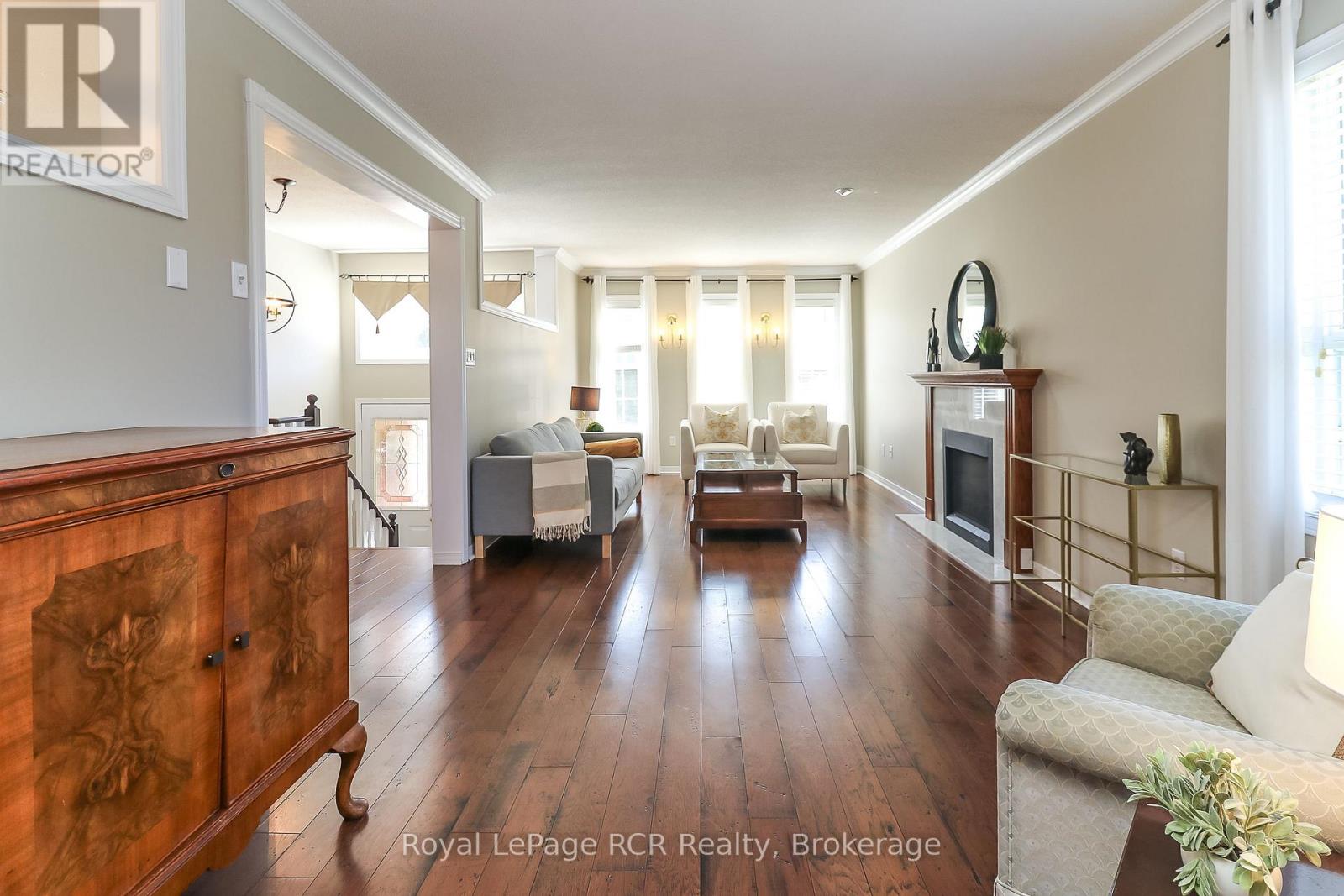 71 Fairway Crescent, Wasaga Beach, Ontario  L9Z 1B8 - Photo 6 - S12093719