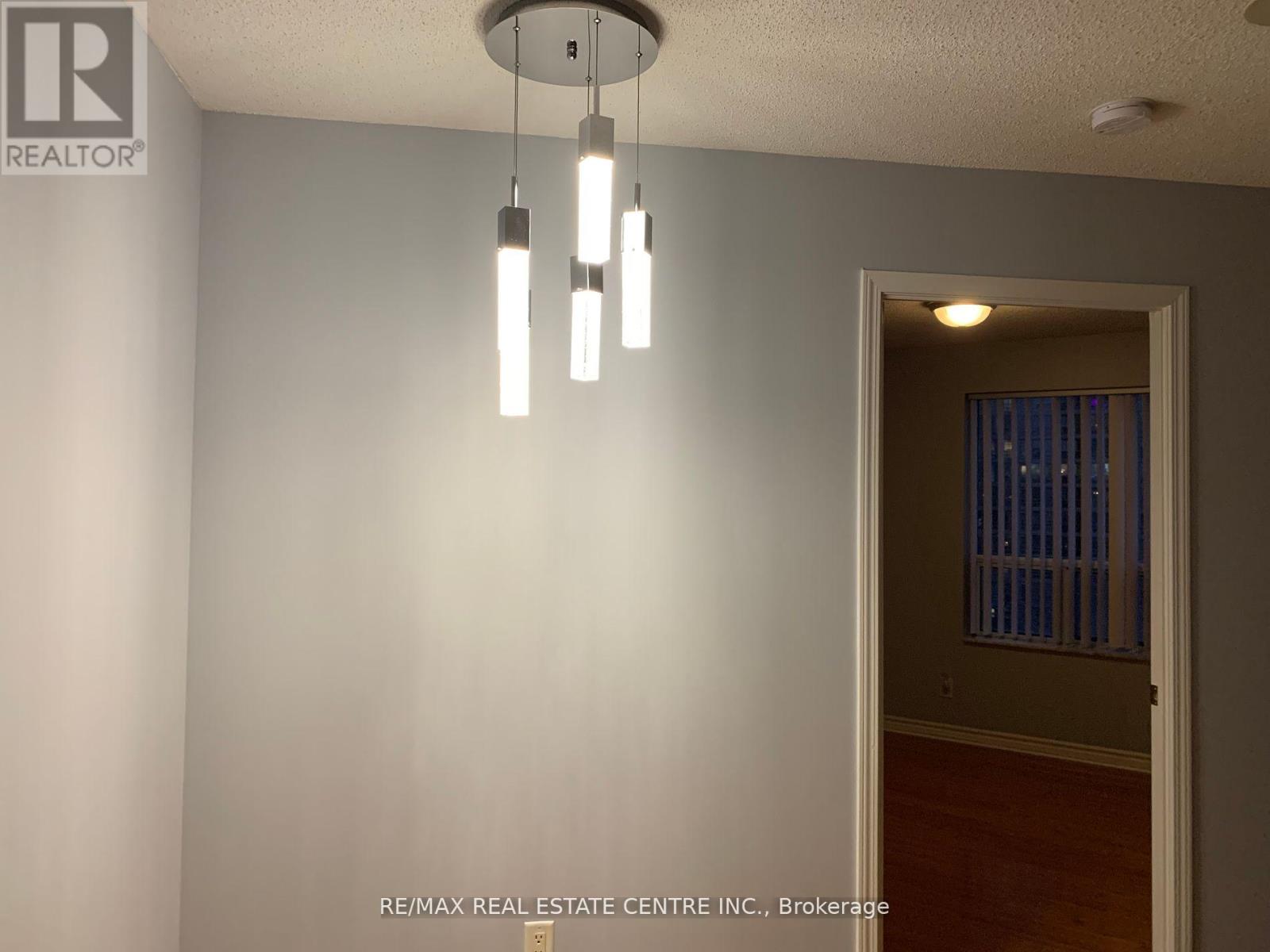 821 - 25 Kingsbridge Garden Circle, Mississauga, Ontario  L5R 4B1 - Photo 12 - W12093683