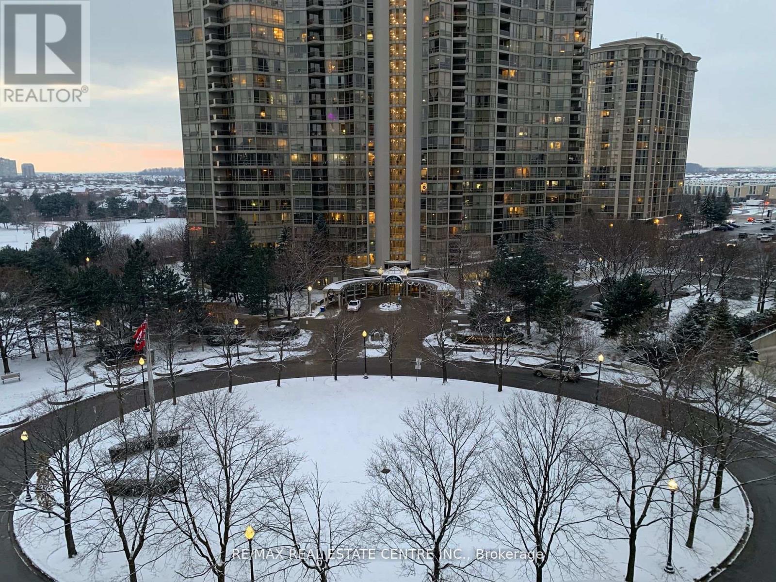 821 - 25 Kingsbridge Garden Circle, Mississauga, Ontario  L5R 4B1 - Photo 2 - W12093683