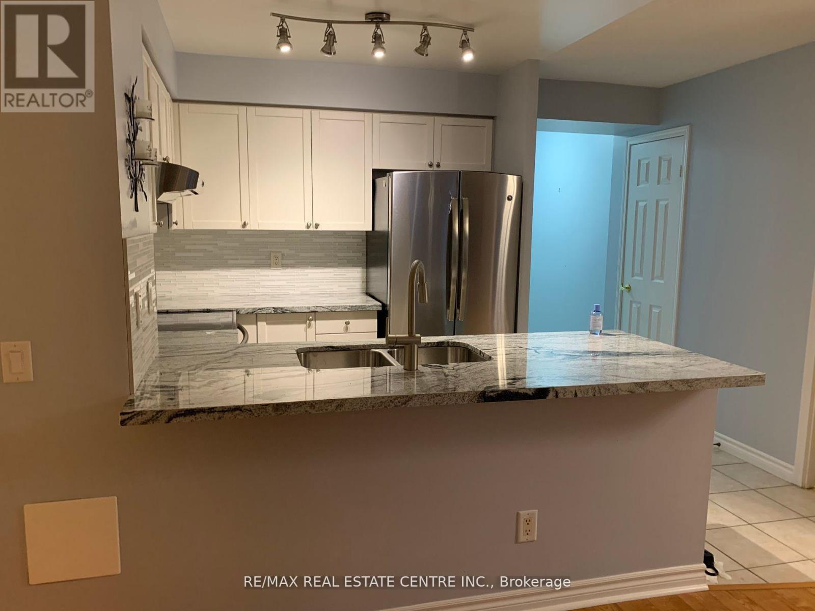 821 - 25 Kingsbridge Garden Circle, Mississauga, Ontario  L5R 4B1 - Photo 22 - W12093683