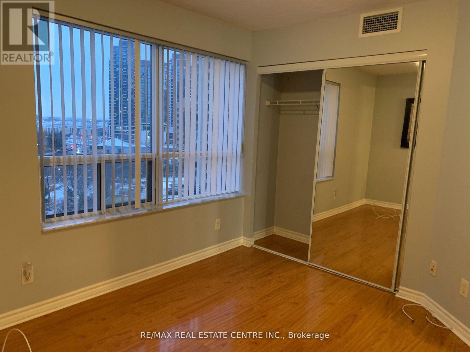 821 - 25 Kingsbridge Garden Circle, Mississauga, Ontario  L5R 4B1 - Photo 23 - W12093683