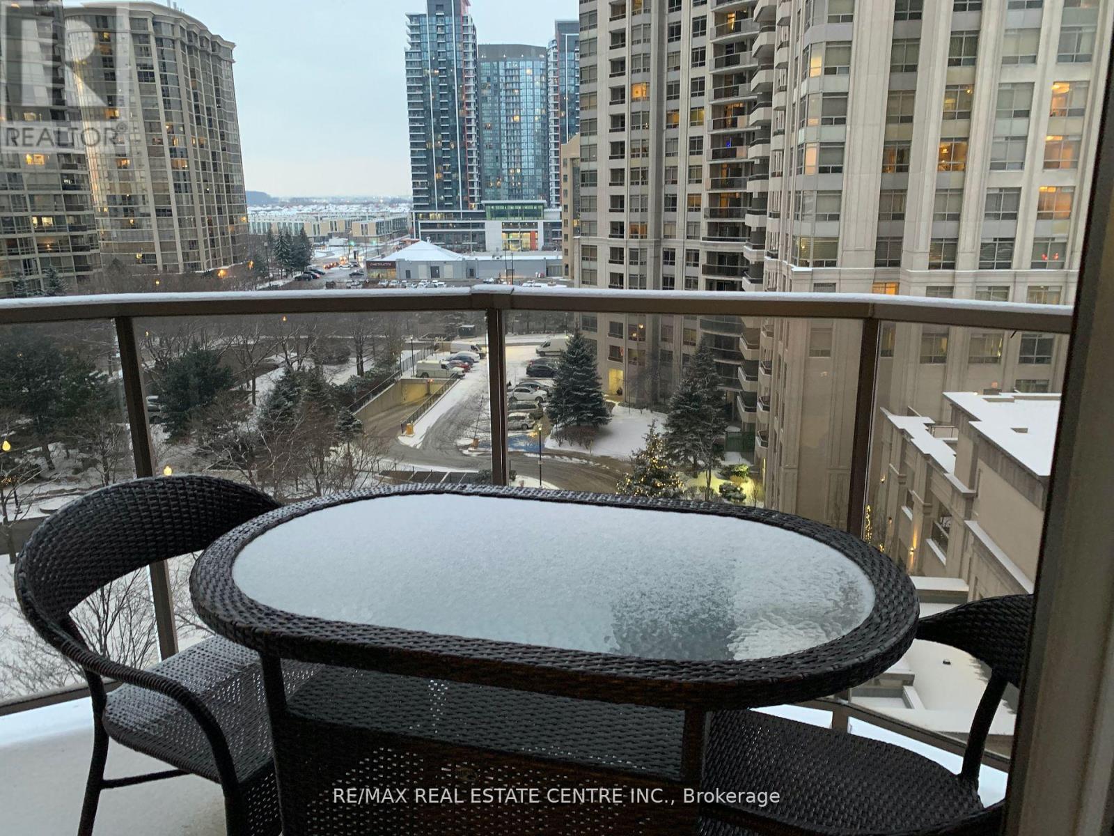 821 - 25 Kingsbridge Garden Circle, Mississauga, Ontario  L5R 4B1 - Photo 8 - W12093683