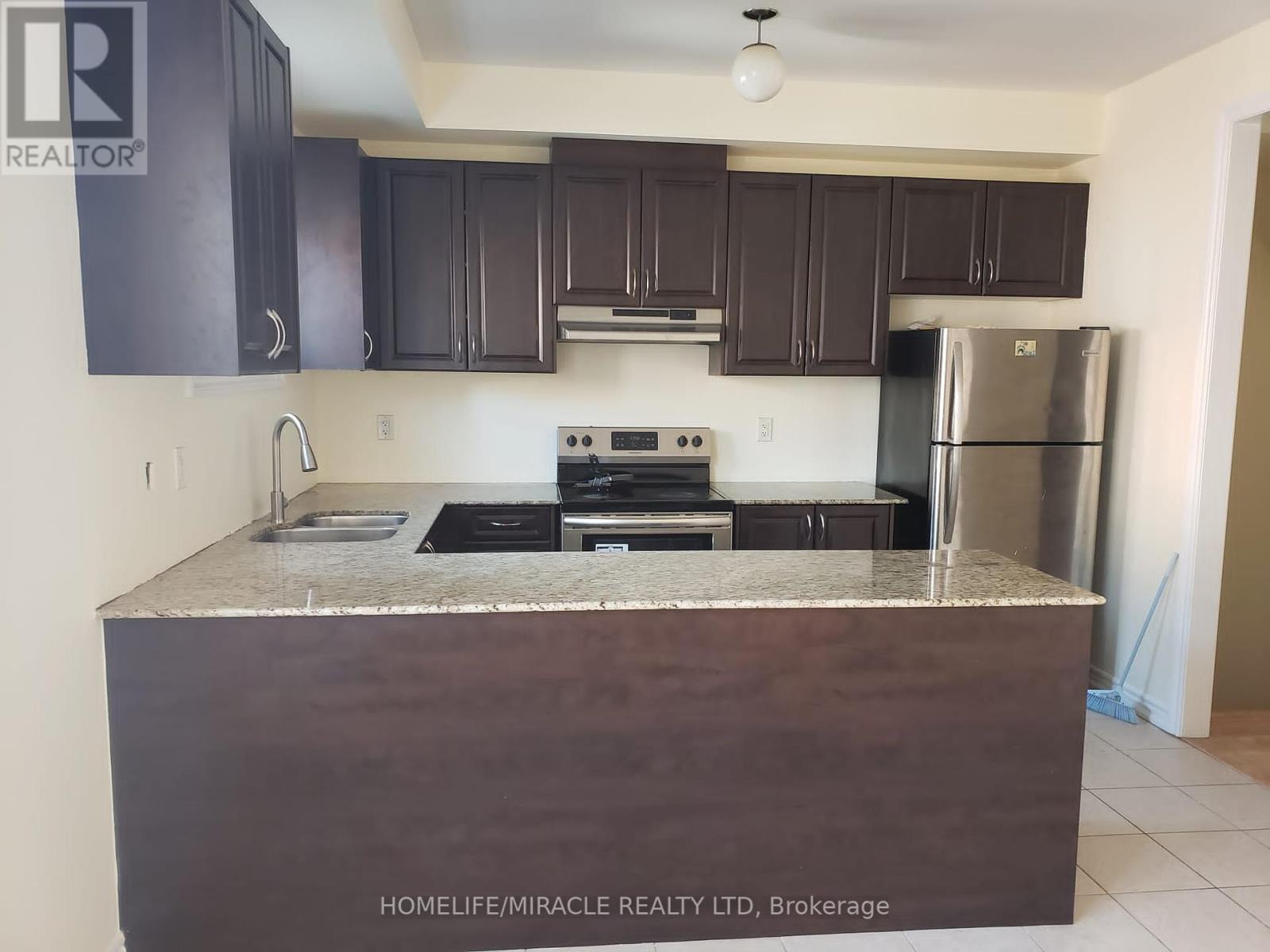 11 Shiff Crescent, Brampton, Ontario  L6Z 0H5 - Photo 12 - W12093724