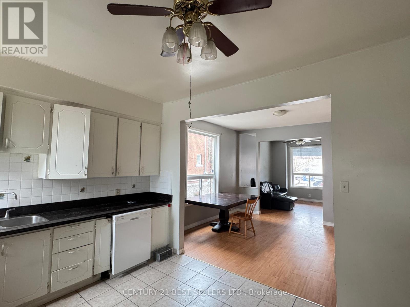 12 Arthur Avenue N, Hamilton, Ontario  L8L 6C5 - Photo 11 - X12093685