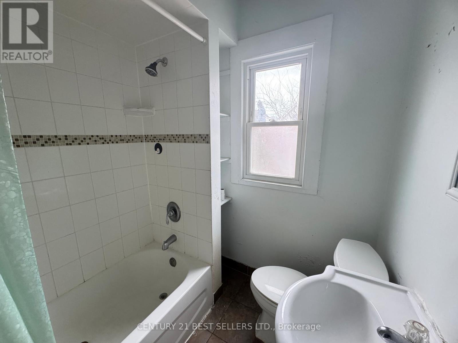 12 Arthur Avenue N, Hamilton, Ontario  L8L 6C5 - Photo 22 - X12093685
